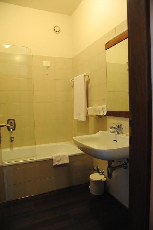 Albergo Al Sole ميزولومباردو الغرفة الصورة